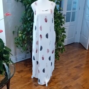 Chic Sleeveless Maxi Dress with Feather Design